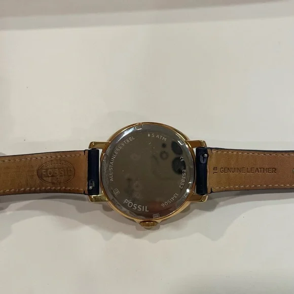 Fossil Watch - Picture 5 of 5